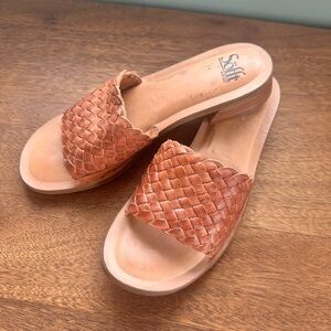 Sofft Women's Brown Woven Mules